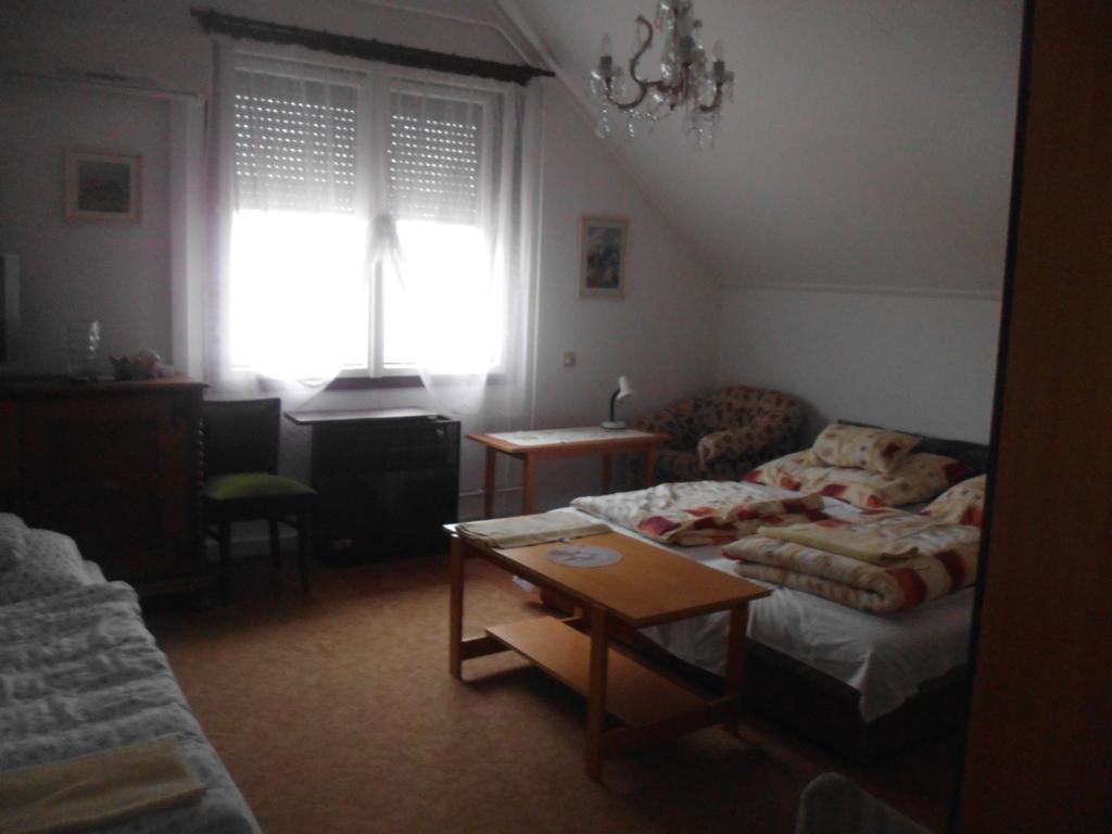 Appartement Sarkadi Apartman à Hajdúszoboszló Extérieur photo